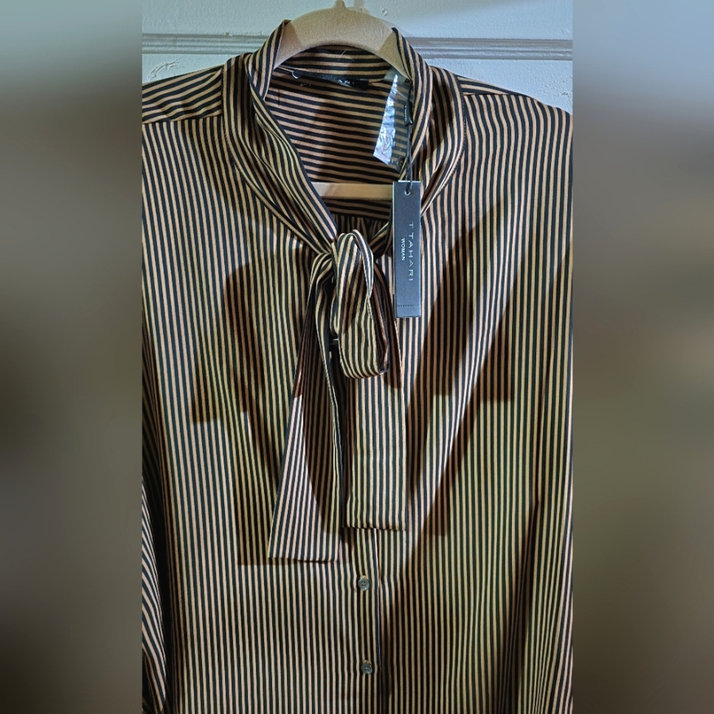 NWT Tahari Women Brown & Black blouse